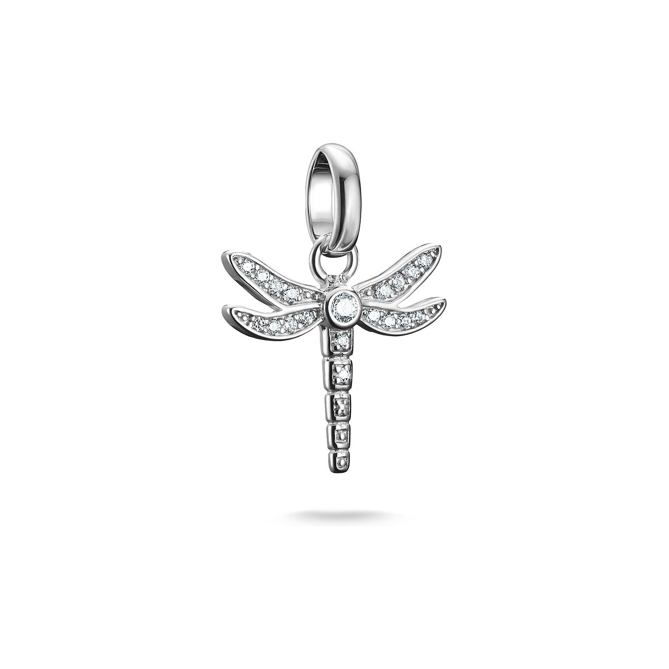 Thomas Sabo Libellen-Anhänger aus recyceltem Silber, besetzt mit funkelnden weißen Zirkonia-Farbsteinen.