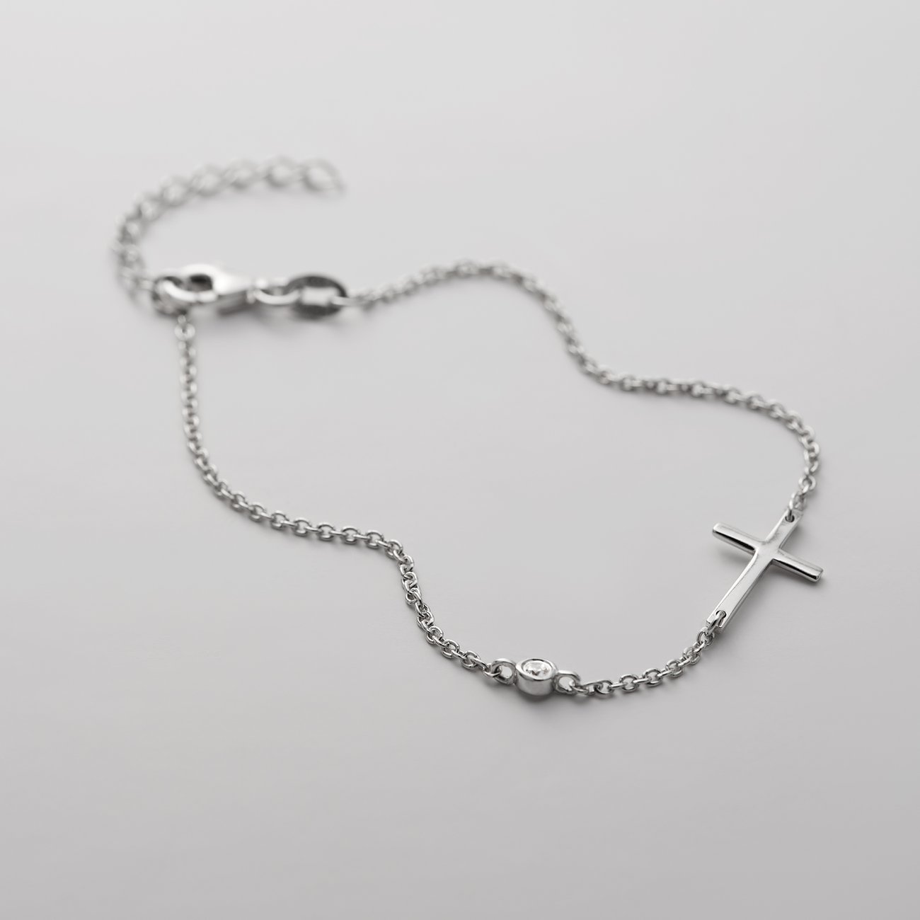 CHRIST Armband aus recyceltem 925er Silber mit Kreuz und kleinem Zirkonia.
