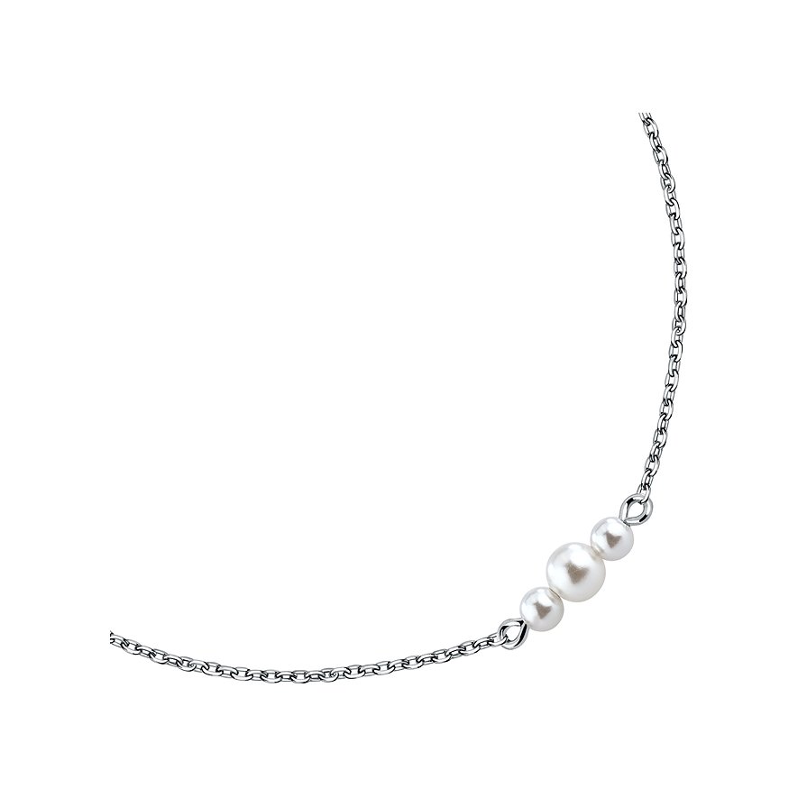 La Petite Story Armband aus rhodiniertem 925er Silber mit vier weißen Perlen an einer feingliedrigen Kette in einer Reihe