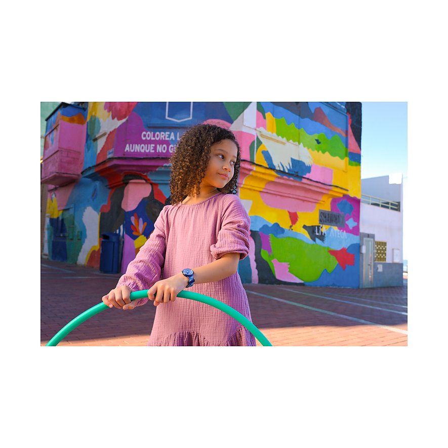 Flik Flak Kinderuhr mit blauem Kunststoffgehäuse und analoger Anzeige.