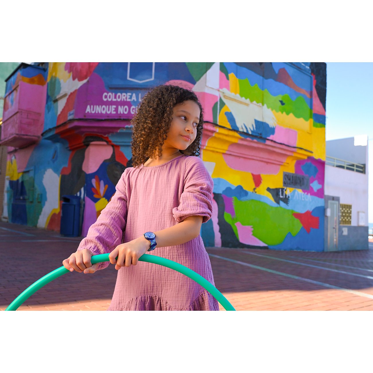 Flik Flak Kinderuhr mit blauem Kunststoffgehäuse und analoger Anzeige.