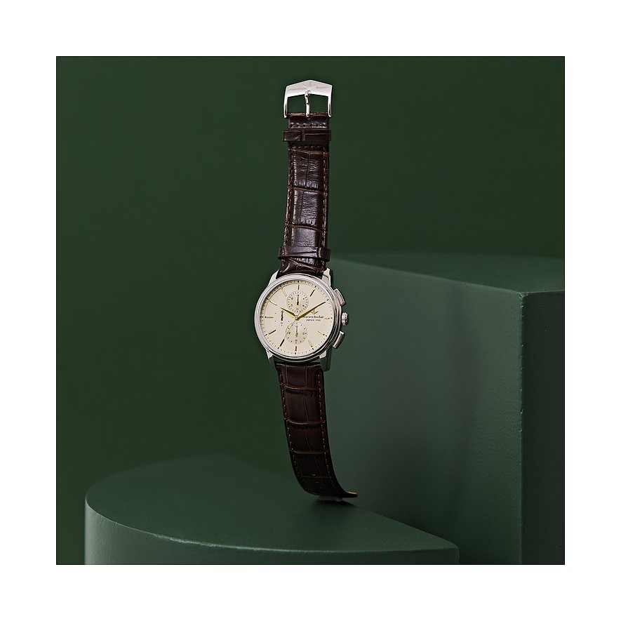 Eine Lucien Rochat Herrenuhr aus Edelstahl mit hellem Zifferblatt und kroko-geprägtem Lederarmband, schräg von oben