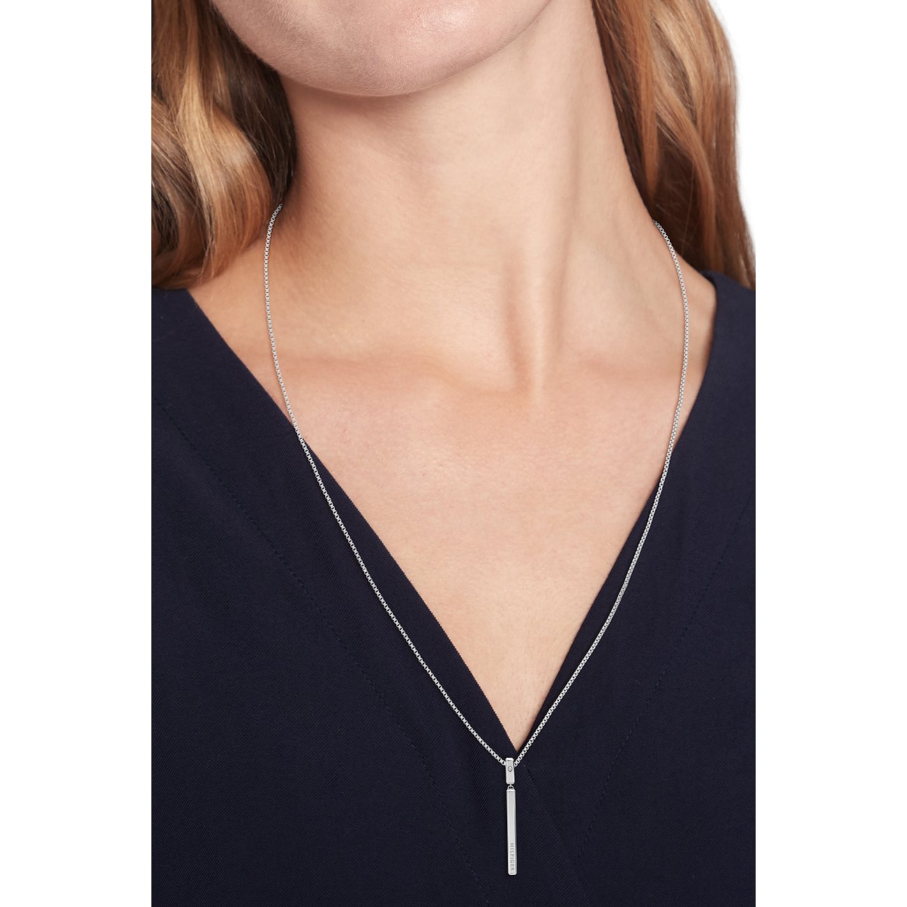 Tommy Hilfiger Halsschmuck aus Edelstahl mit Stab-Anhänger.
