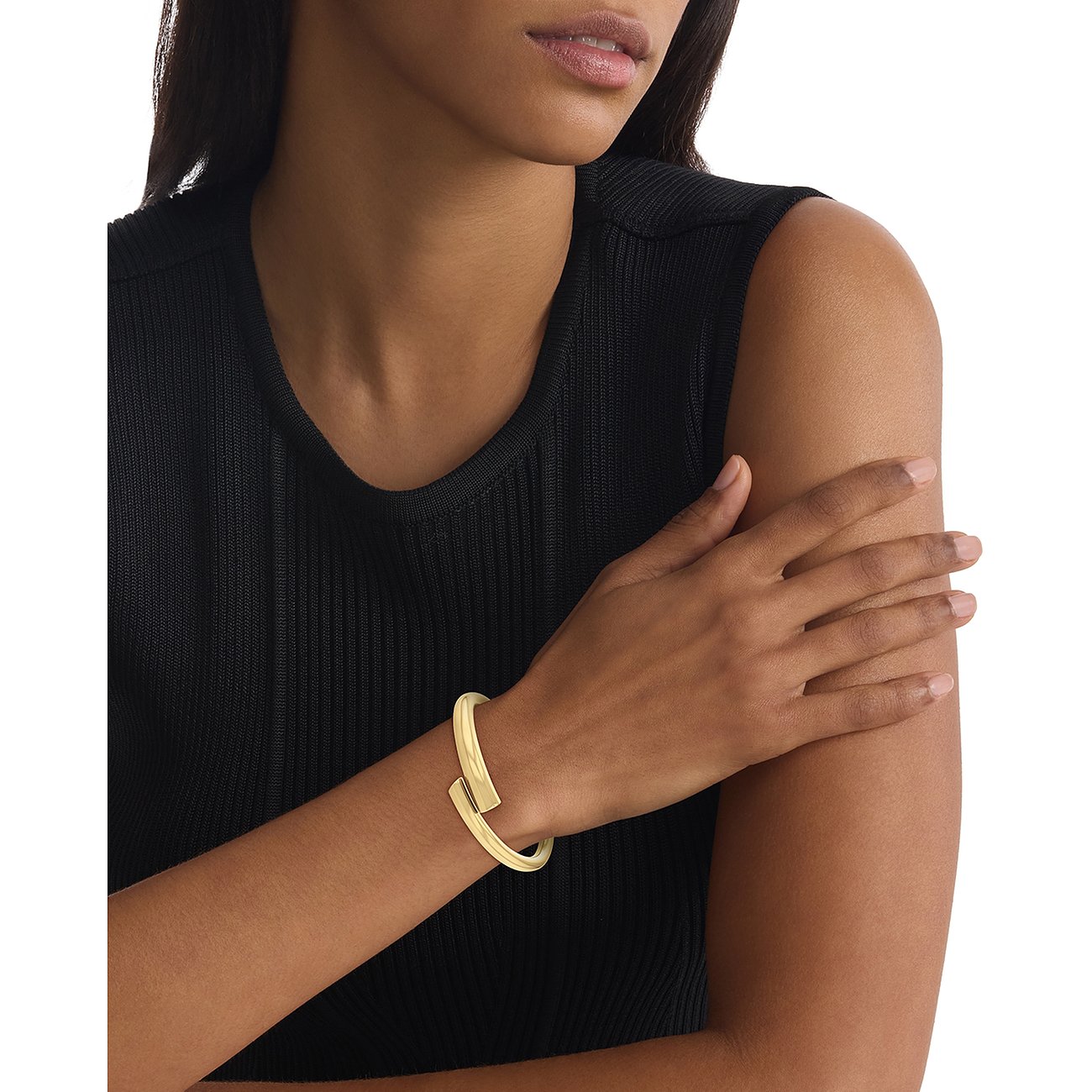 Calvin Klein Armband aus Edelstahl, goldfarben, mit offenem Design.