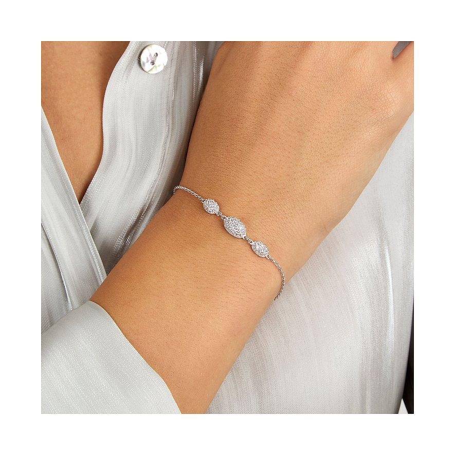 Morellato armband van gerecycled 925 zilver met gekleurde zirkonia-edelstenen om de pols van een vrouw.