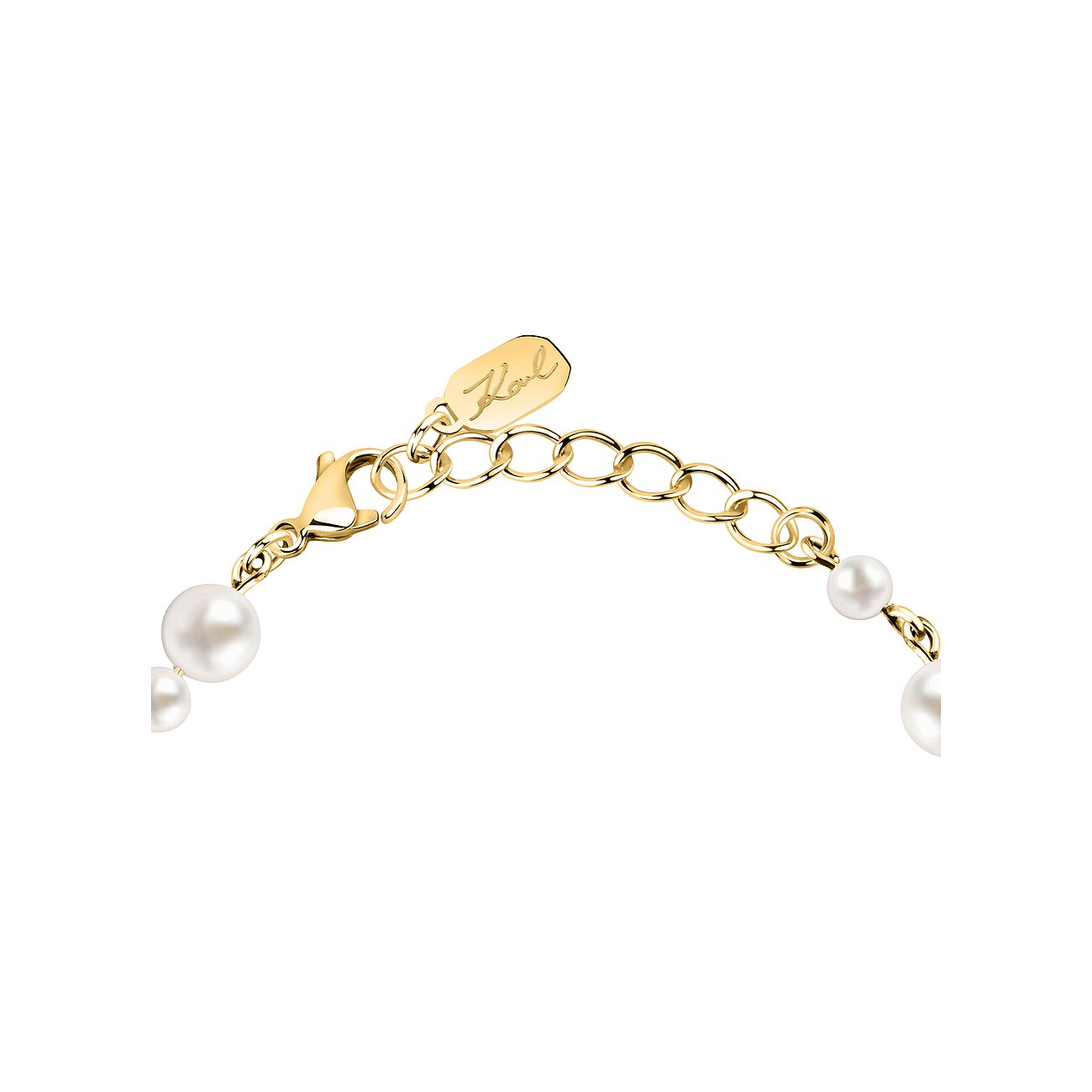 Close-up van een gouden Karl Lagerfeld armband van roestvrij staal en parels met verlengstuk en sluiting.
