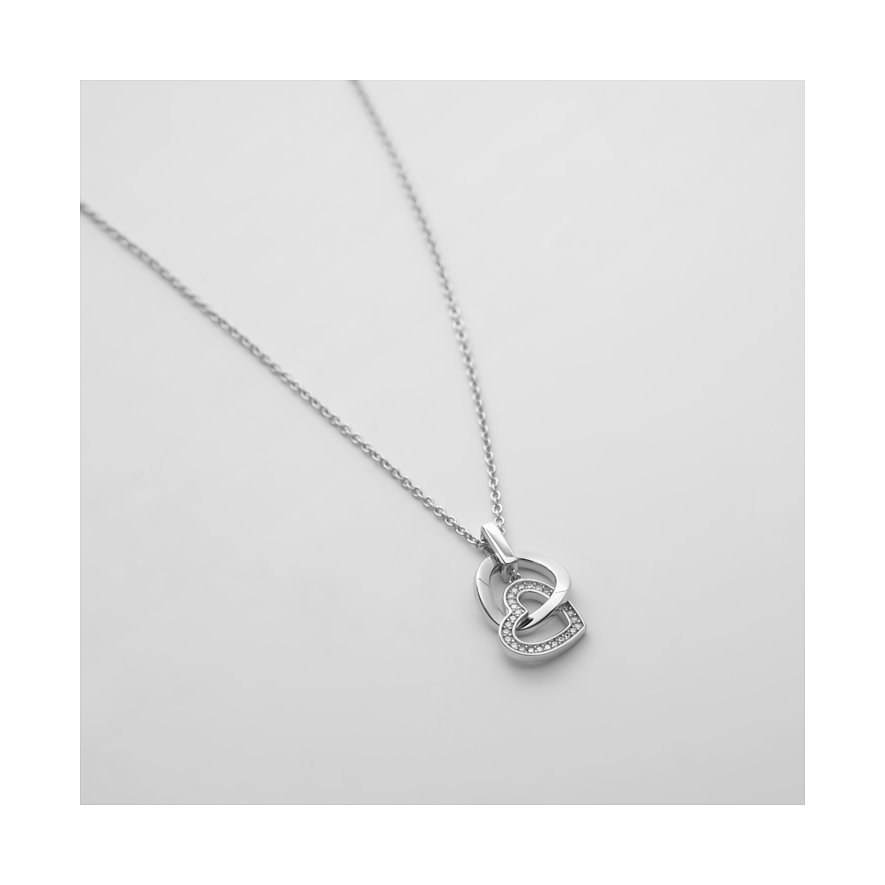 JETTE Halsschmuck aus recyceltem Silber: filigrane Halskette mit zwei ineinander verschlungenen Herzen, eines mit Zirkonia.