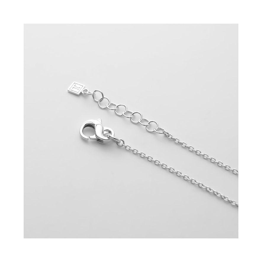 Nahaufnahme der JETTE Kette aus recyceltem Silber mit Verschluss und Verlängerungskettchen