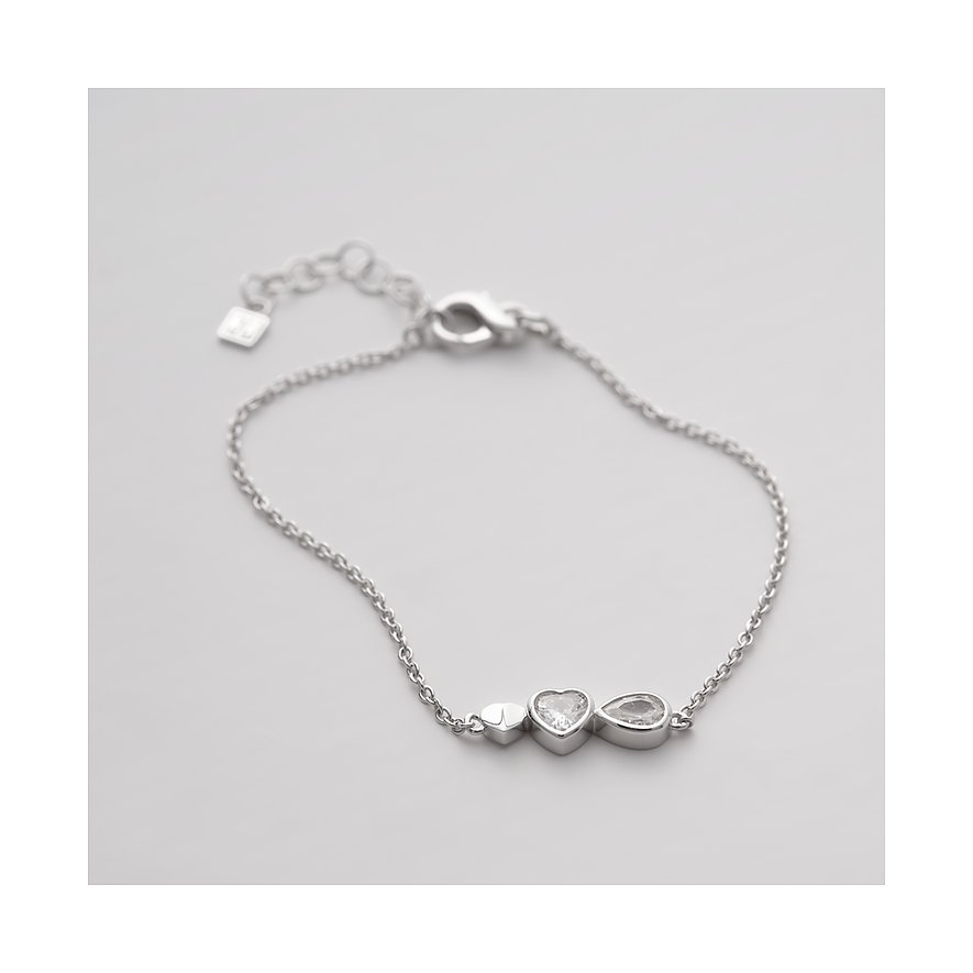 JETTE Armband aus recyceltem 925er Silber mit zwei herzförmigen und einem tropfenförmigen Zirkonia in der Mitte.