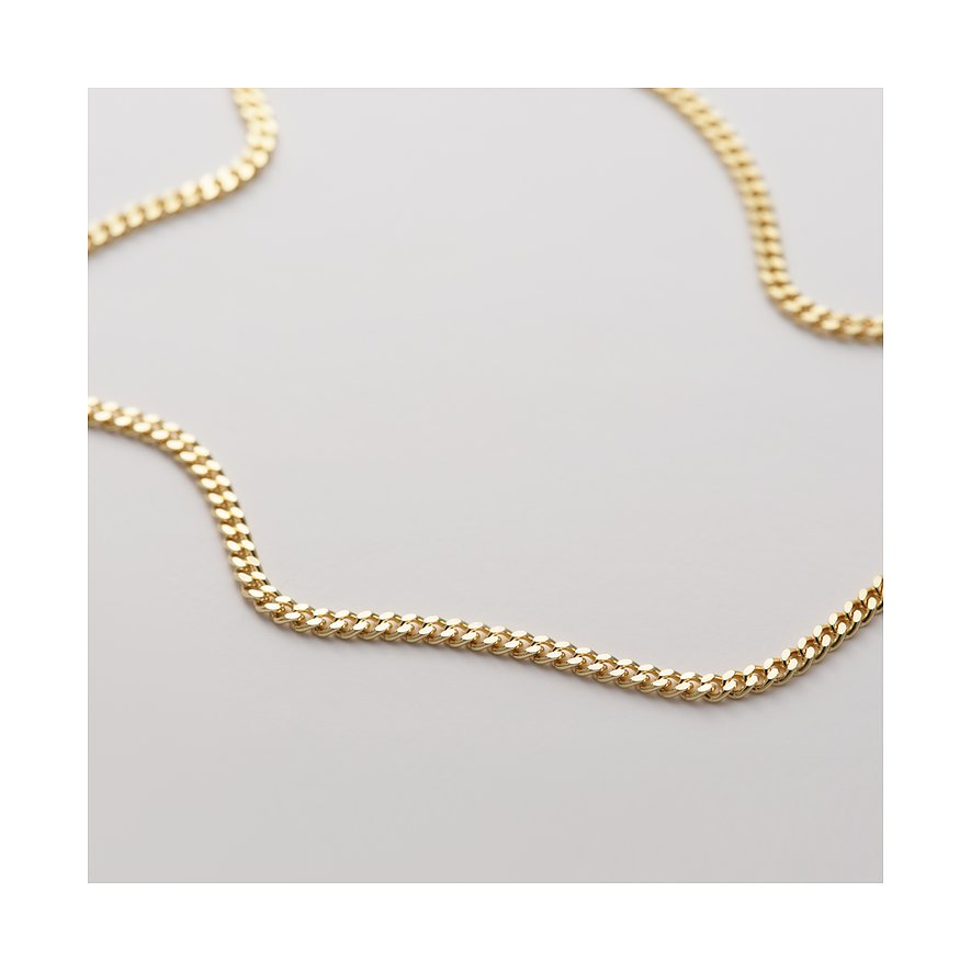 CHRIST Armschmuck aus 375er Gelbgold mit feinen Gliedern. Die goldene Kette ist sanft geschwungen und reflektiert.