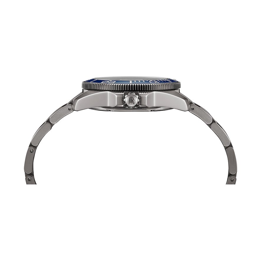 Certina Herrenuhr mit Titan-Gehäuse und blauem Zifferblatt.