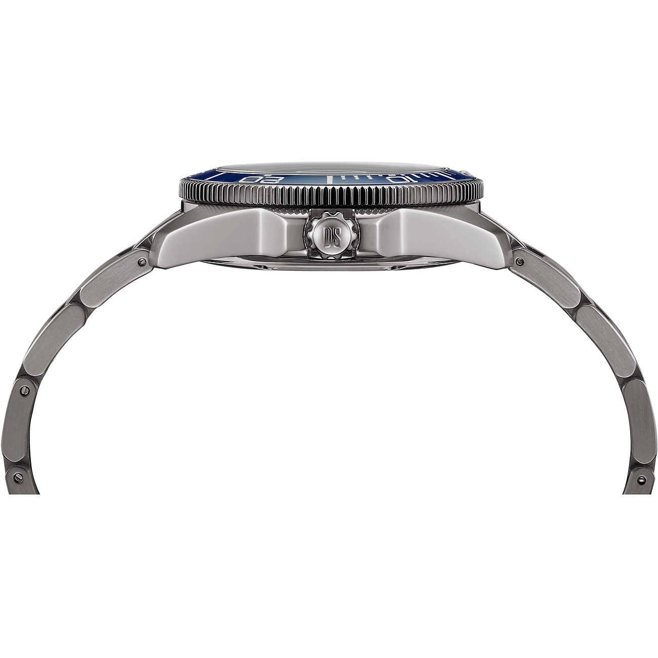 Certina Herrenuhr mit Titan-Gehäuse und blauem Zifferblatt.