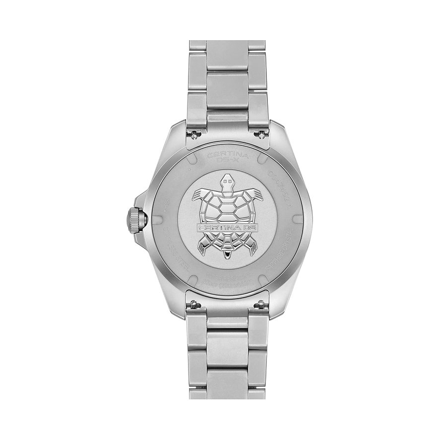 Rückseite einer Certina Herrenuhr aus Edelstahl, mit detaillierter Schildkröten-Gravur im Zentrum des Gehäuses.