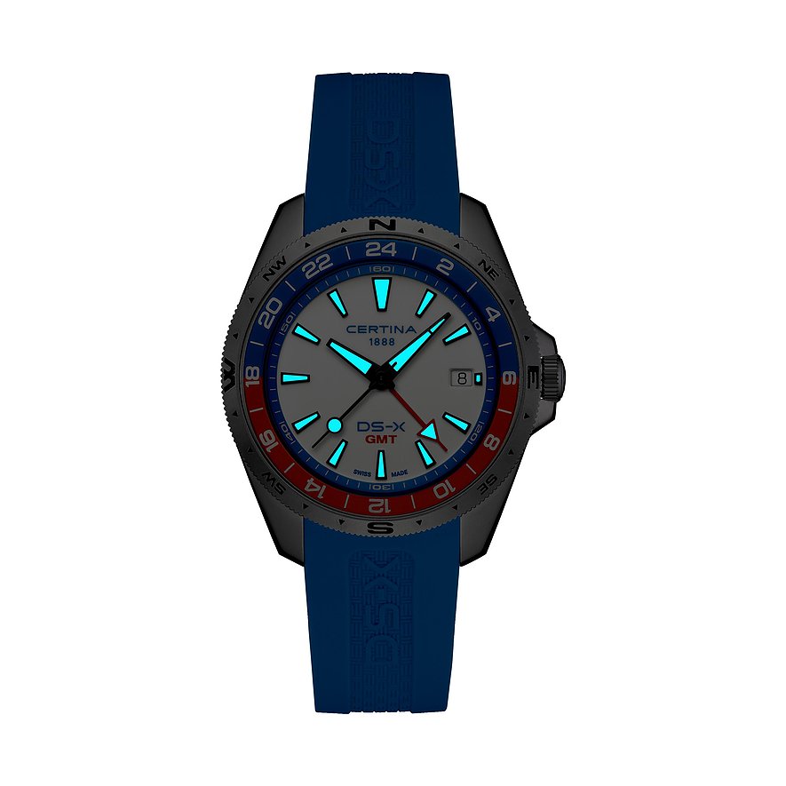 Certina Herrenuhr aus Edelstahl mit leuchtenden Zeigern und Indizes auf blauem Silikonband, von vorne.