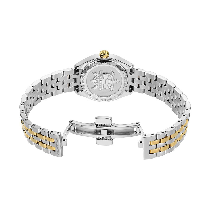 Rückseite einer Certina Damenuhr aus Edelstahl von oben gesehen, mit offener Schmetterlingsschließe.