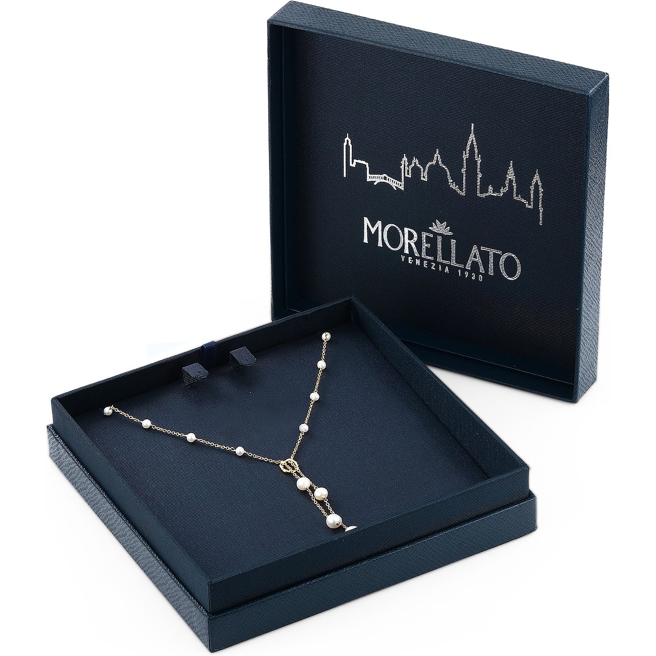 Morellato Perlenkette aus recyceltem Silber in einer geöffneten dunkelblauen Geschenkbox. Die Kette ist goldfarben.