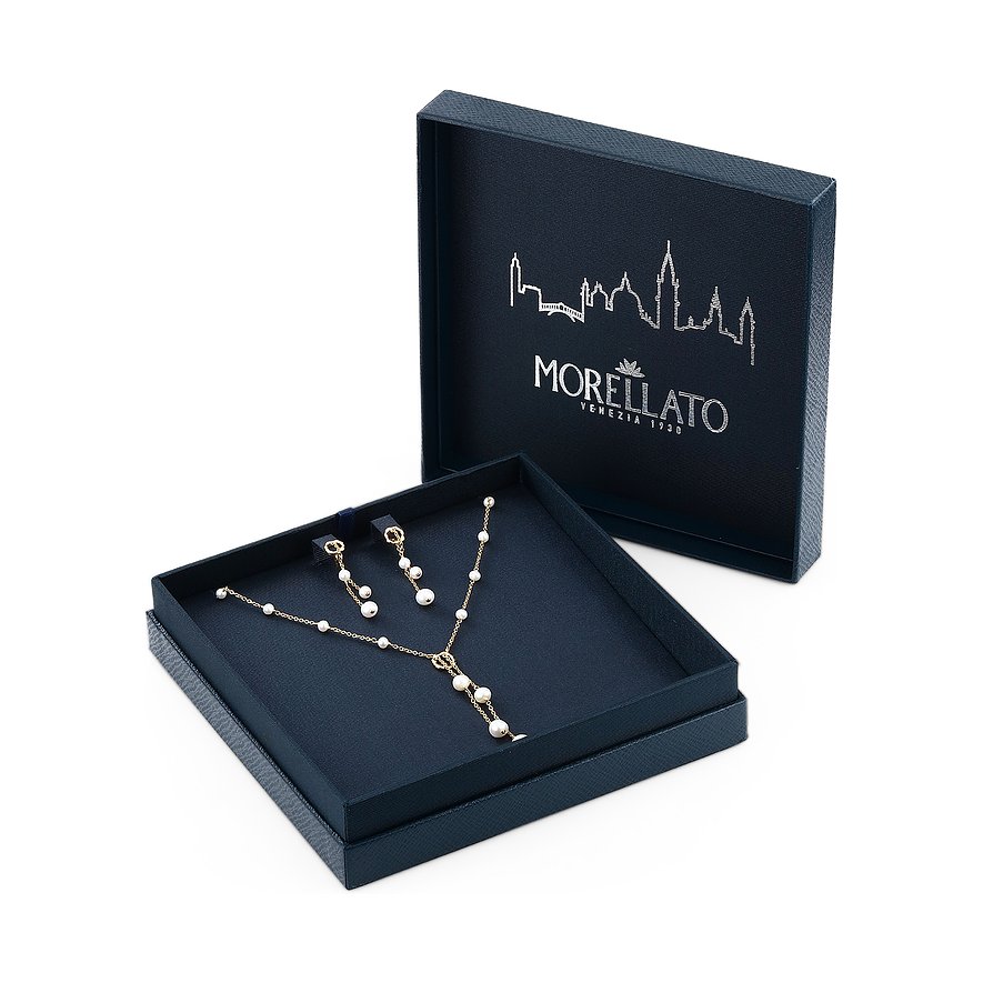 Morellato Halskette und Ohrringe aus recyceltem Silber mit Perlen in einer dunkelblauen Geschenkbox.