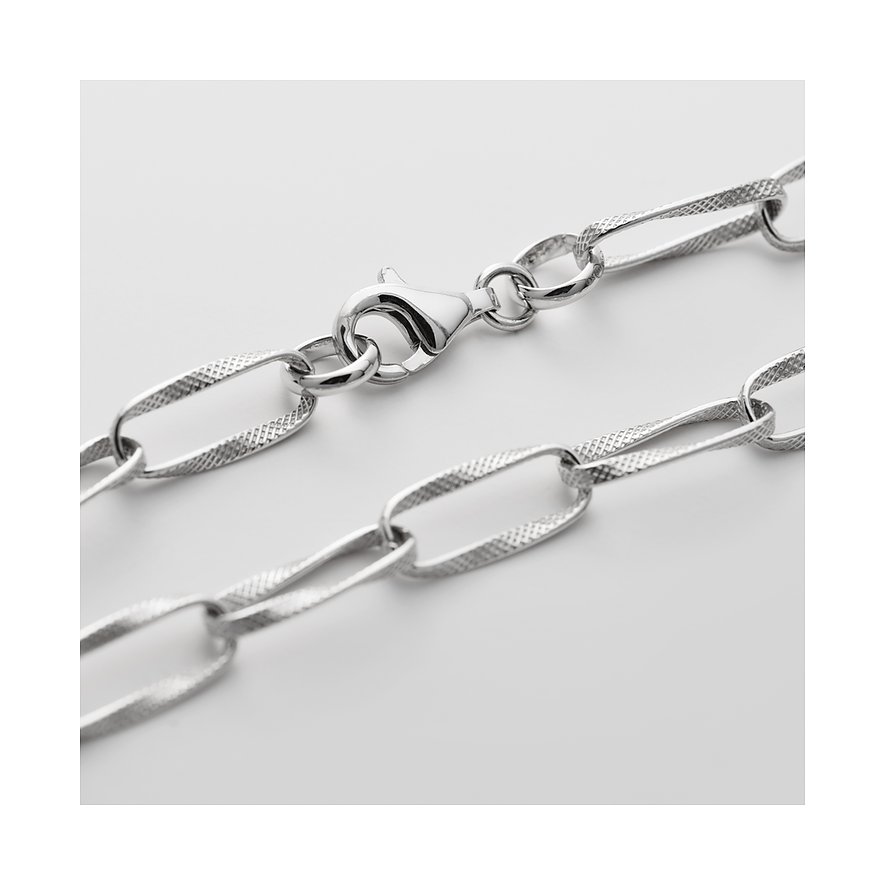 Närbild CHRIST armband i återvunnet 925 silver med strukturerade, avlånga länkar och karbinhake.