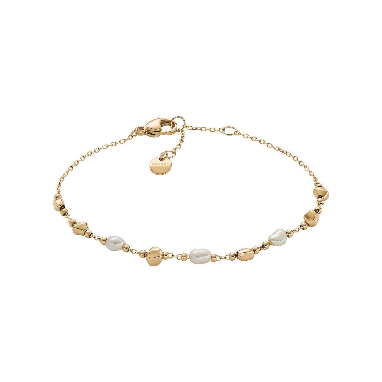 Skagen Armband aus goldenem Edelstahl mit unregelmäßig geformten weißen Perlen und kleinen goldenen Kugeln.