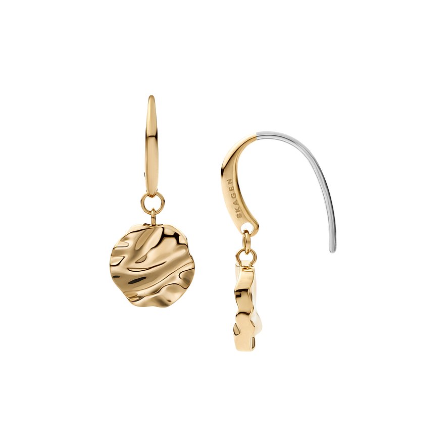Deux boucles d'oreilles pendantes Skagen dorées en acier inoxydable avec pendentifs ondulés et crochets argentés.