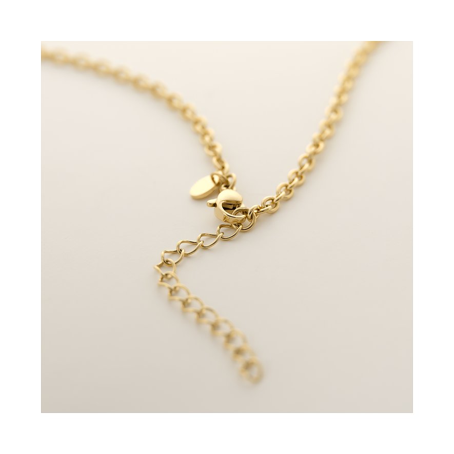 Detailansicht der goldfarbenen Kette der FAVS Halsschmuck mit einem Verschluss aus Edelstahl und Verlängerungskettchen.