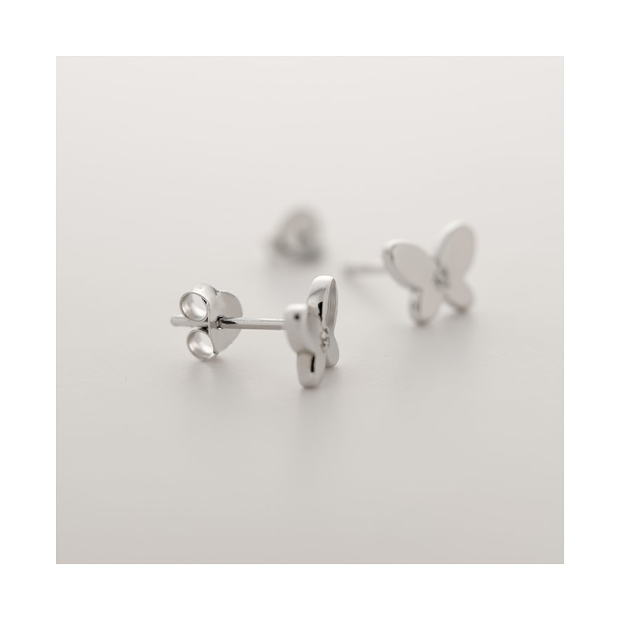 FAVS Little Friends örhängen i 925 silver, fjärilsformade, prydda med gnistrande zirkoniafärgade stenar.