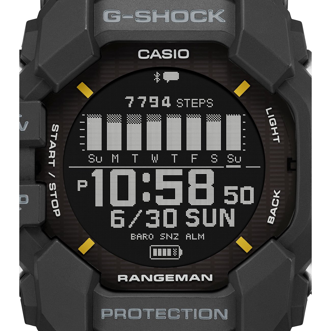 Nahaufnahme der Casio G-Shock Herrenuhr aus Resin, die ein digitales Zifferblatt mit Zeit und Schritten zeigt.