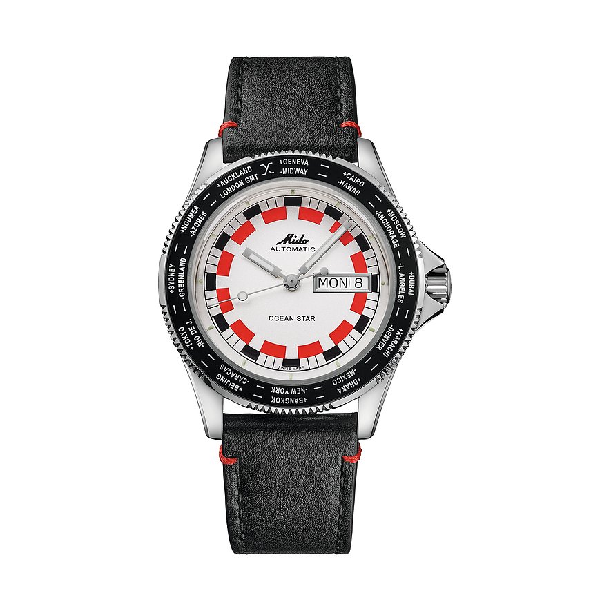 Mido Herrenuhr aus Edelstahl mit schwarzem Lederarmband und weißem Zifferblatt mit roten und schwarzen Akzenten.