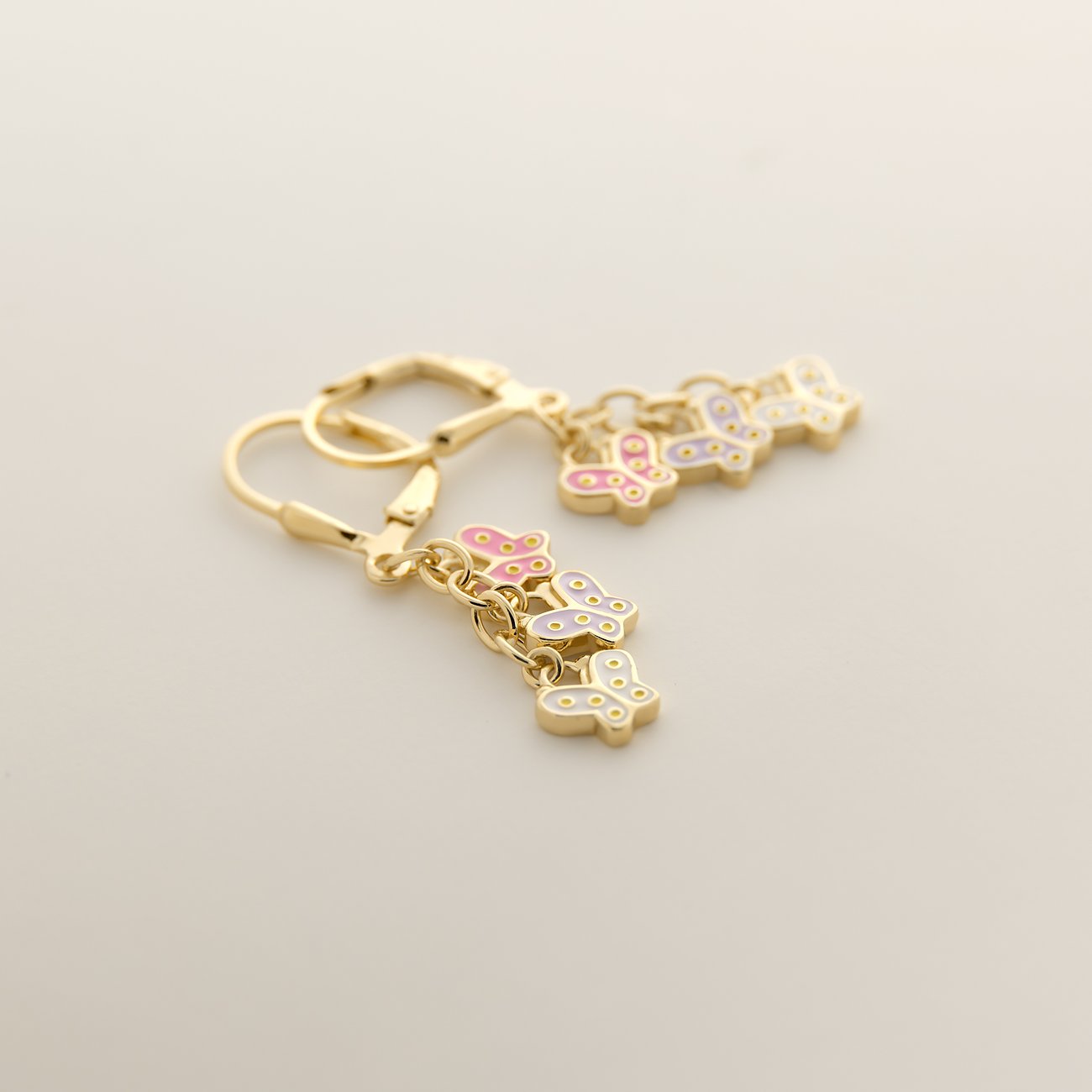 FAVS 925er Silber Ohrschmuck mit goldfarbener Legierung und mehreren Schmetterlingen aus bunter Emaille.