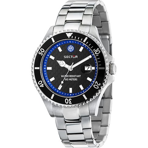 Sector Herrenuhr aus Edelstahl mit silbernem Gehäuse, schwarzem Ziffernblatt und blauen Akzenten, schräg von vorn.