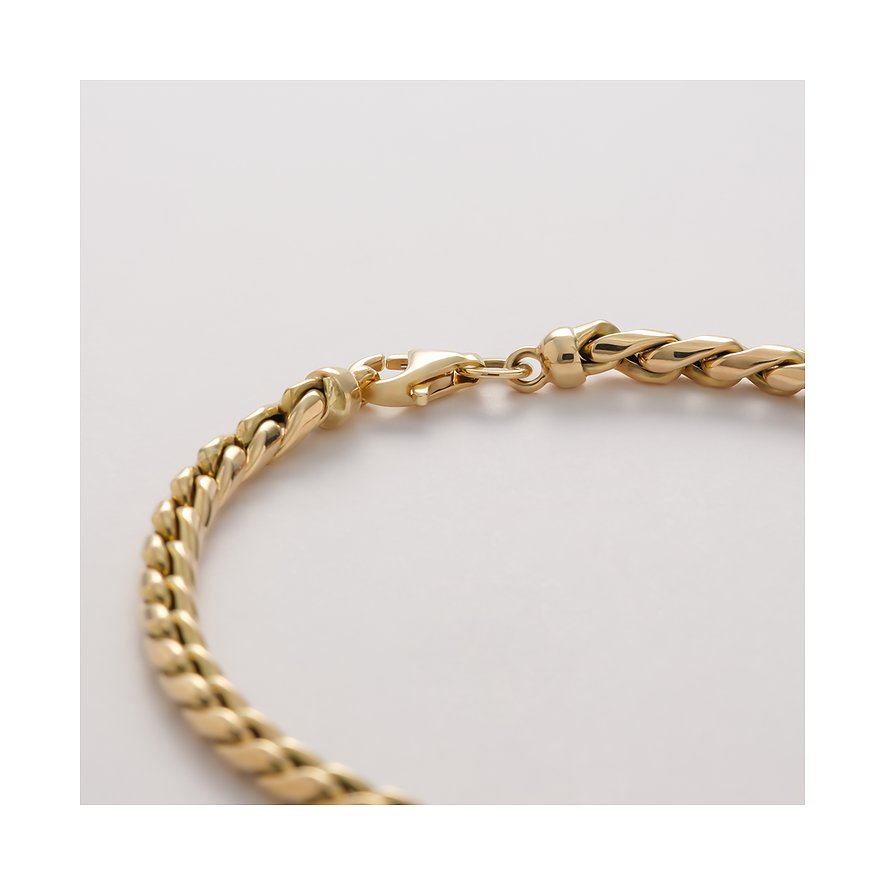 Nahaufnahme des CHRIST Gelbgold 585er Armschmucks mit Karabinerverschluss auf weißem Hintergrund.