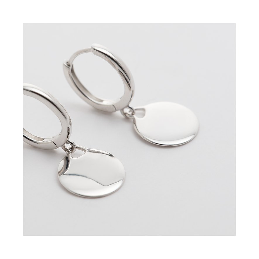 FAVS örhängen i 925 silver med runda, glänsande plattor som hänger från cirkulära kreoler.