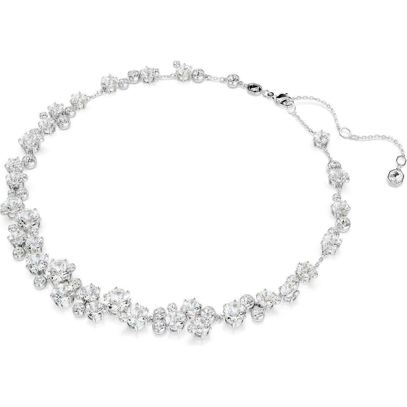 Swarovski halsketting van metaal met dicht op elkaar geplaatste, ronde Swarovski kristallen en karabijnsluiting.
