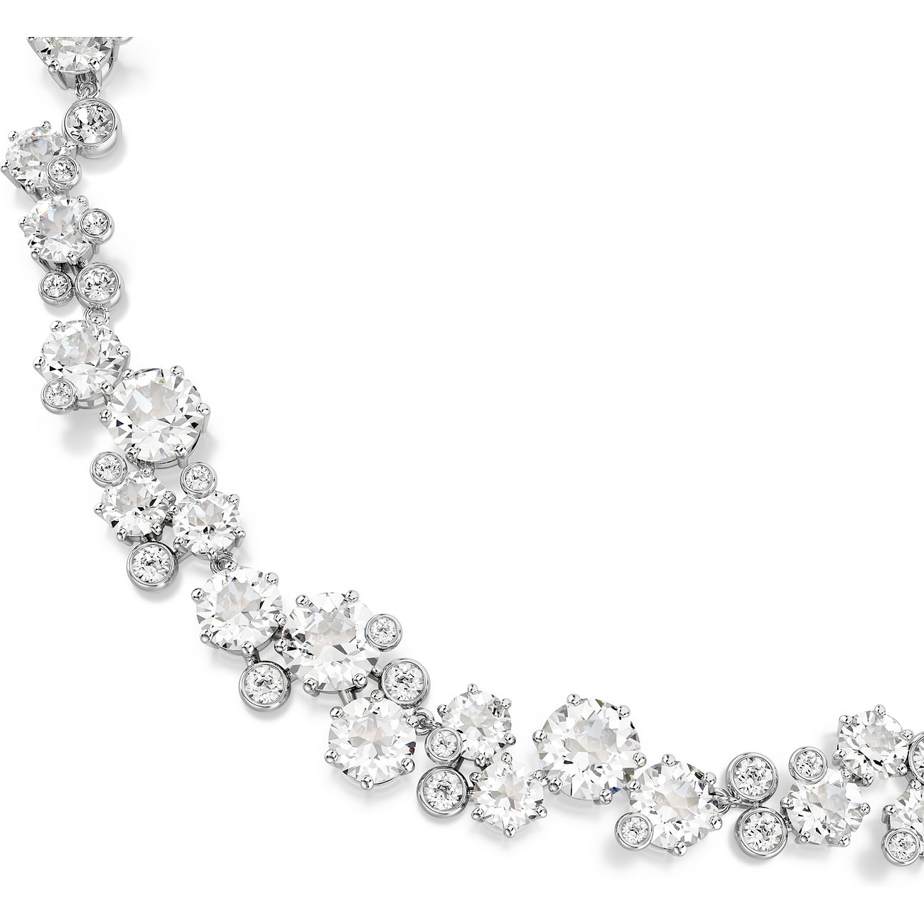 Een Swarovski halsketting van metaal met vele fonkelende, heldere Swarovski-kristallen in diverse maten.