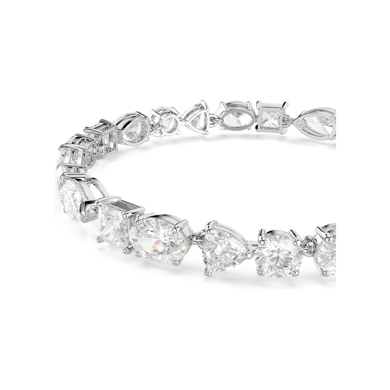 Close-up van een metalen Swarovski armband met sprankelende Swarovski kristallen in diverse vormen.