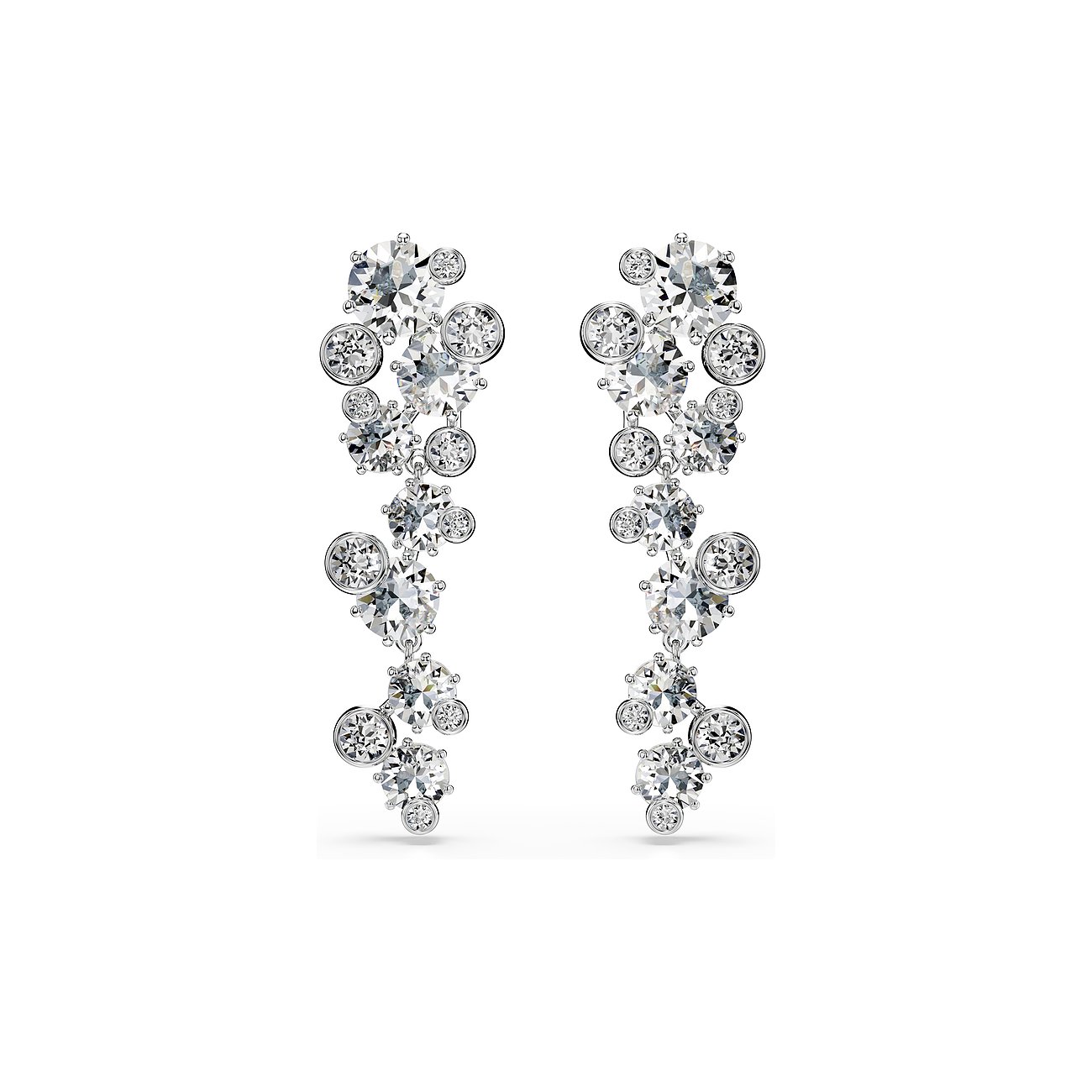 Hangende Swarovski oorknopjes van metaal met vele sprankelende heldere Swarovski kristallen in diverse maten.