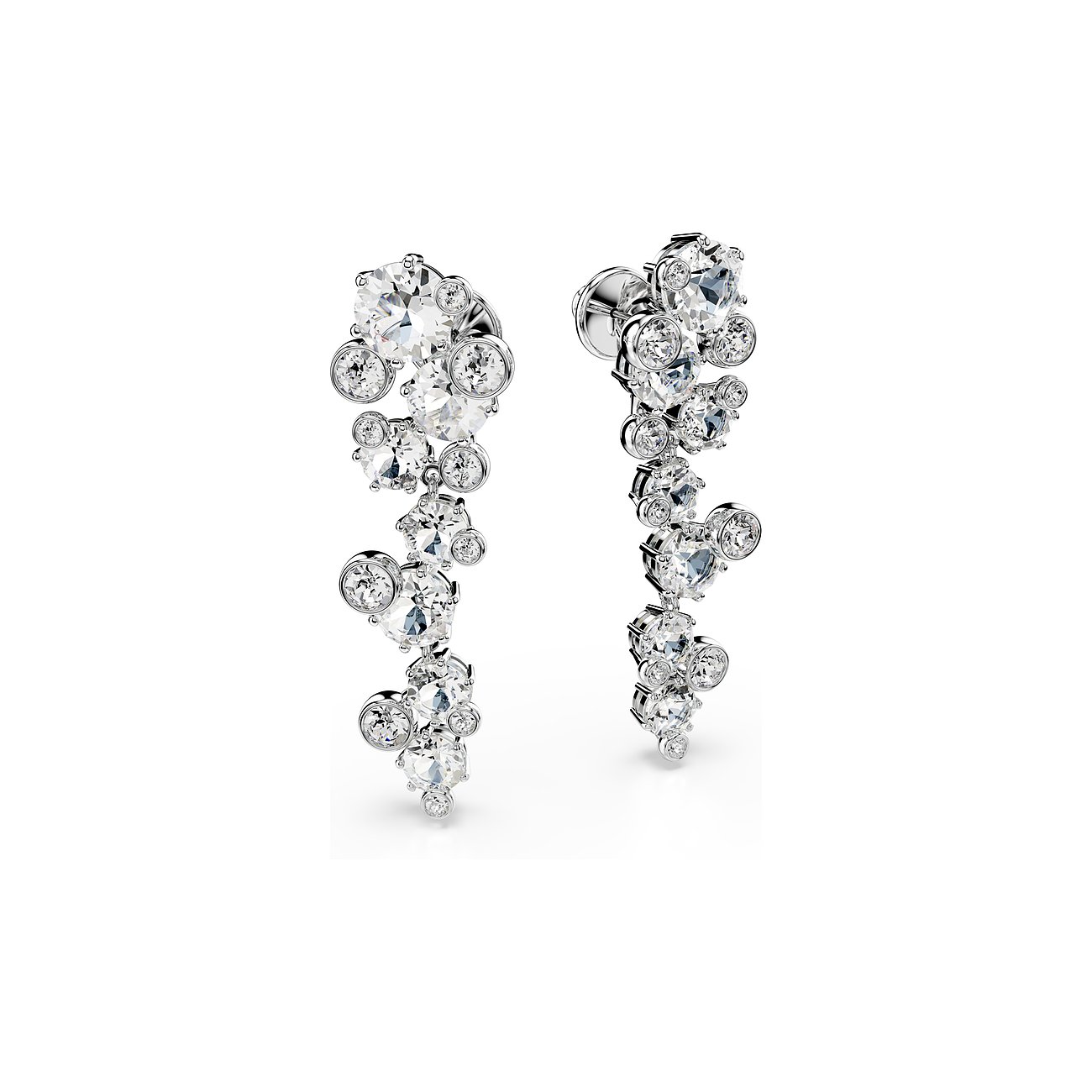 Twee Swarovski oorbellen van metaal met vele verschillende maten ronde en hartvormige Swarovski-kristallen.