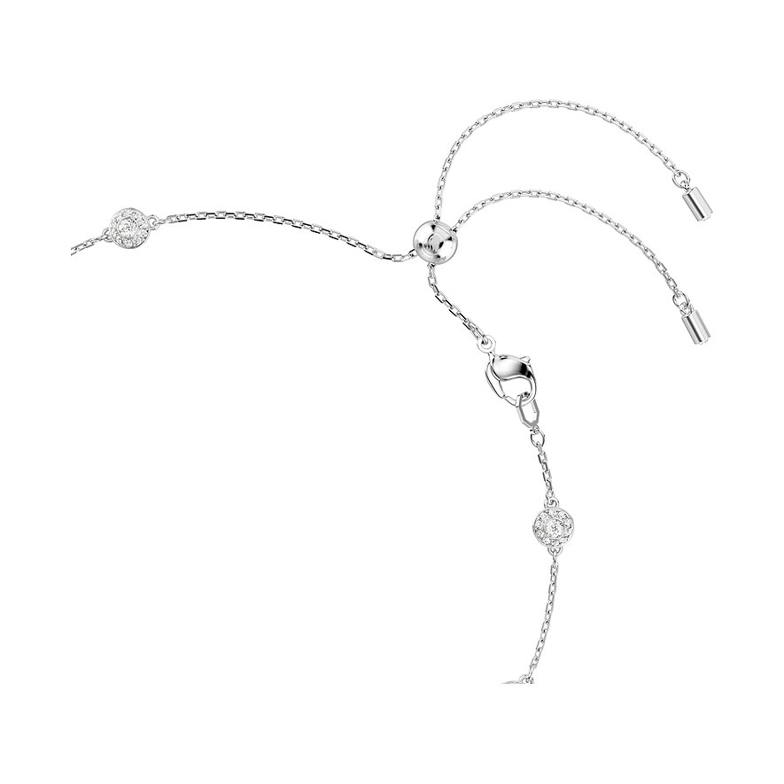 Nahaufnahme einer Swarovski Halskette aus Metall mit einem verstellbaren Verschluss und mehreren klaren Swarovski-Kristallen.