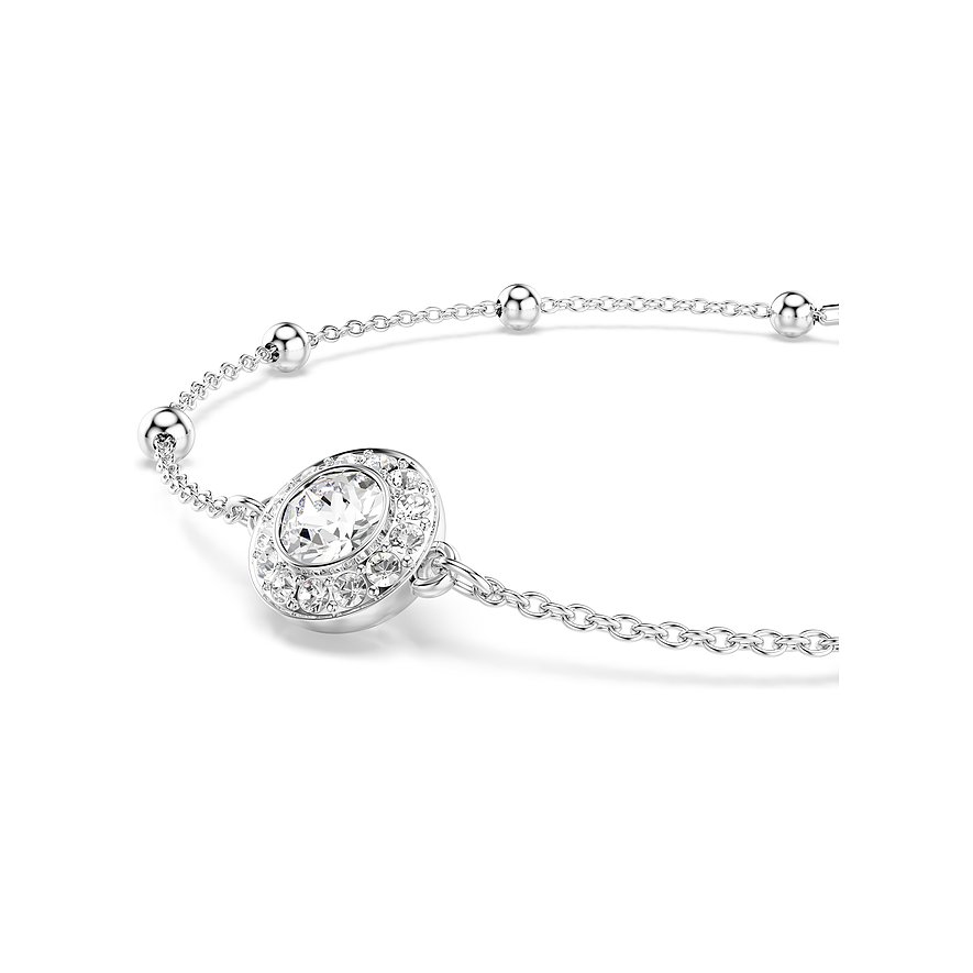 Nahaufnahme eines schimmernden Swarovski Armbands aus Metall, besetzt mit einem runden Swarovski-Kristall.