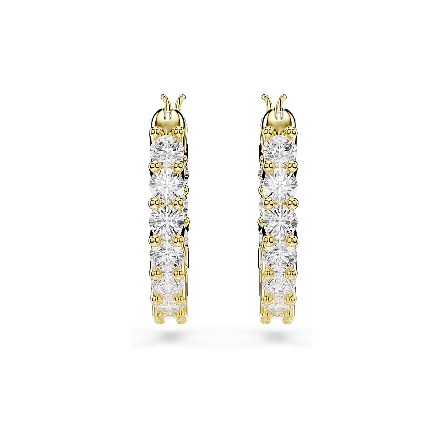 Een paar goudkleurige Swarovski metalen creolen met talrijke ronde, heldere Swarovski kristallen.