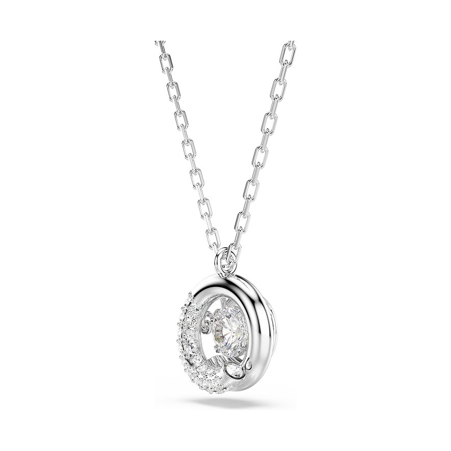 Zilverkleurige metalen Swarovski-ketting met ronde hanger. Een helder Swarovski-kristal hangt vrij in het midden.