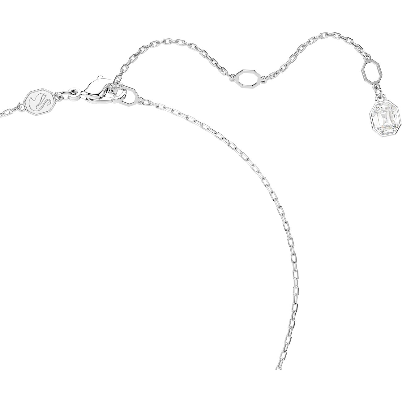 Detail van Swarovski metalen halsketting met sluiting, verlengstukken en een kristallen hanger.