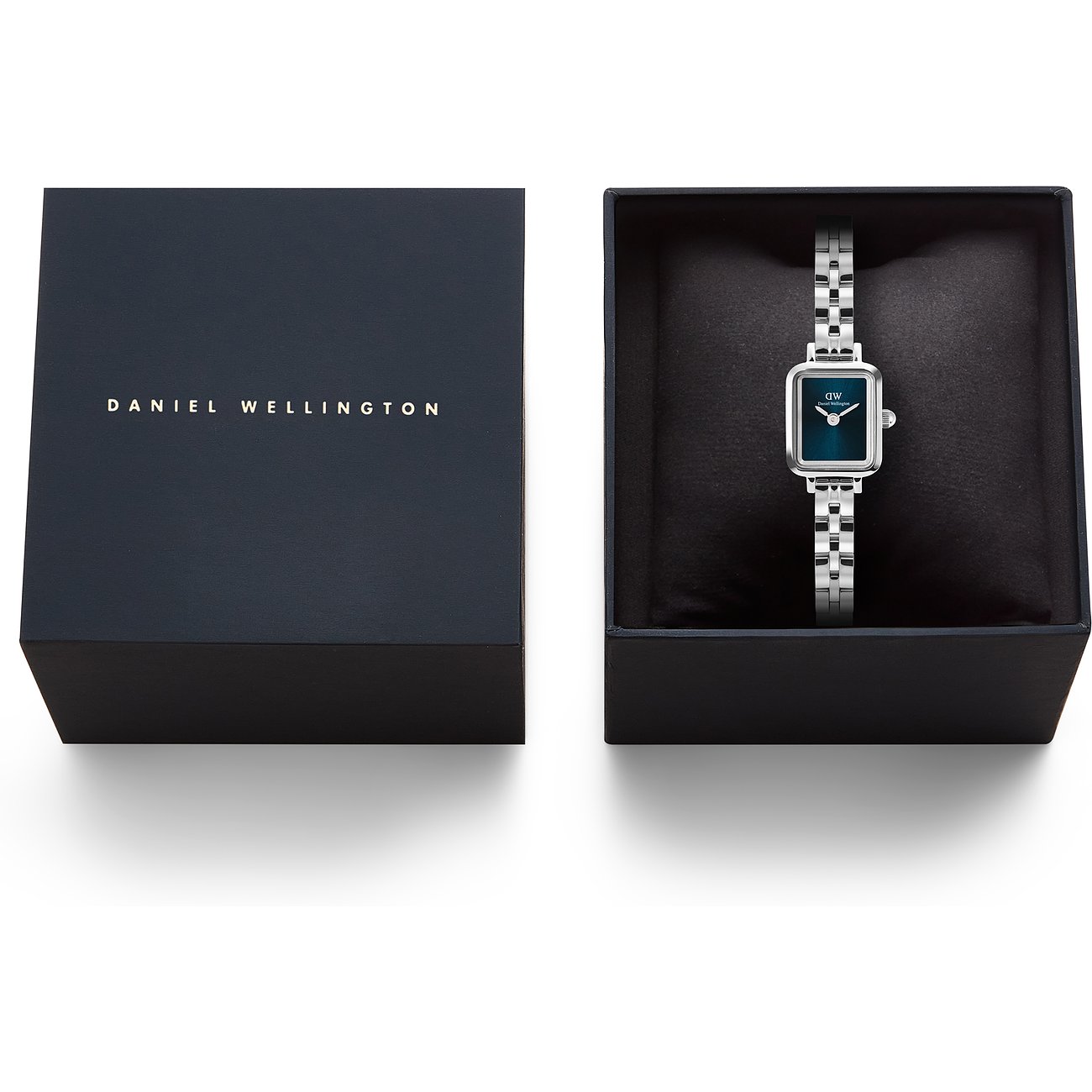 Die Daniel Wellington Damenuhr aus Edelstahl mit eckigem, blauem Zifferblatt liegt in einer offenen Geschenkbox.