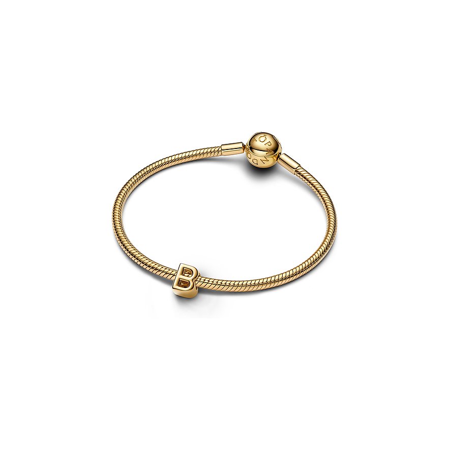 Pandora Schlangenkette (goldfarben) mit Logo-Verschluss und passendem goldfarbenen „B“-Anhänger.