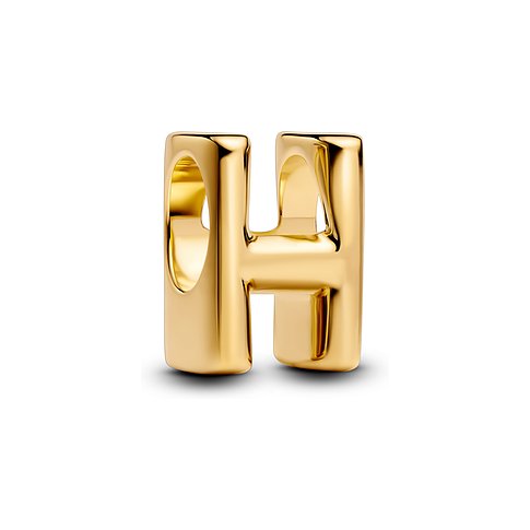 Pandora Anhängeschmuck Buchstabe H aus glänzendem goldfarbenem Metall von leicht schräg vorn aufgenommen.