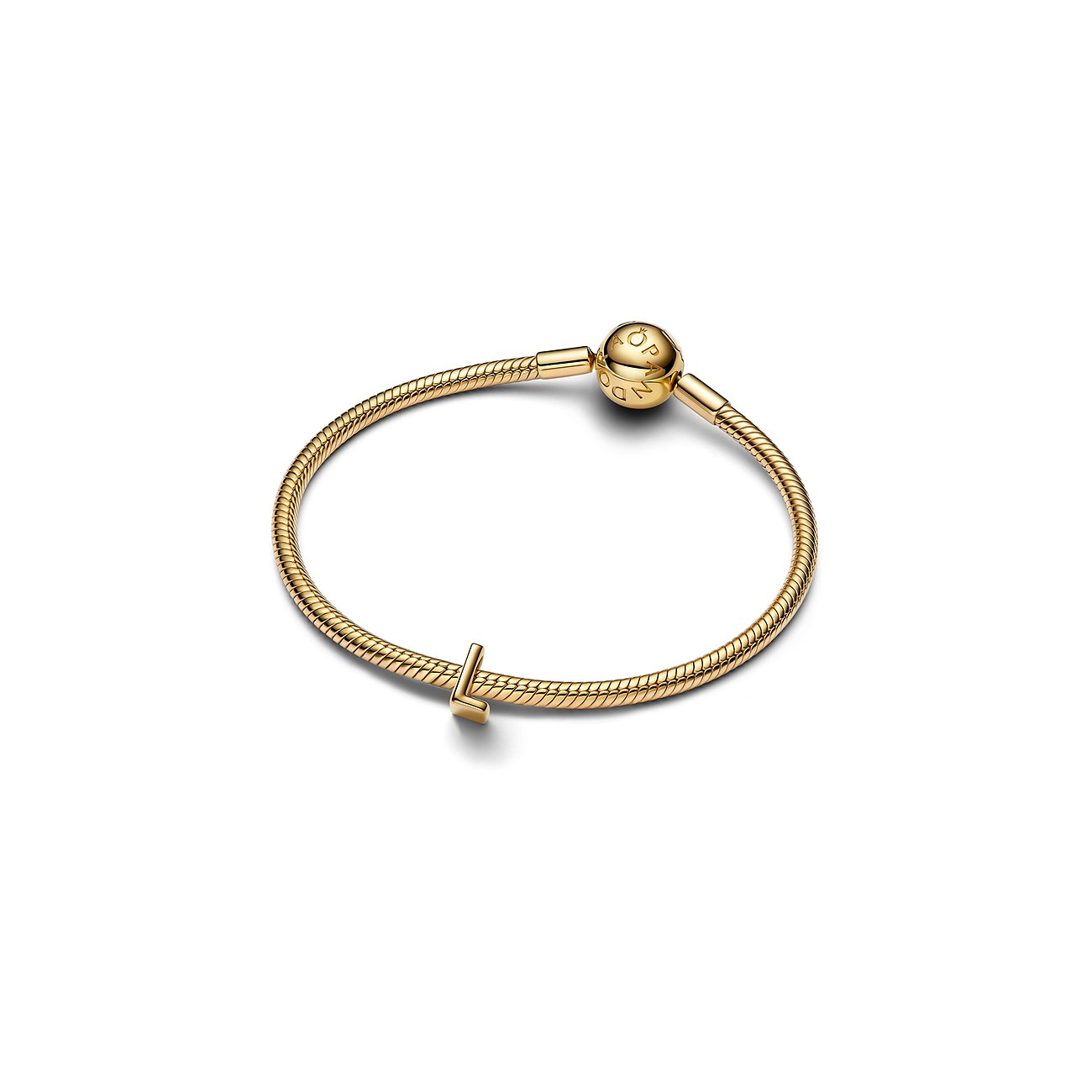 Close-up eines goldenen Pandora Metall-Anhängeschmucks mit einem L-förmigen Anhänger und einem Pandora-Verschluss.