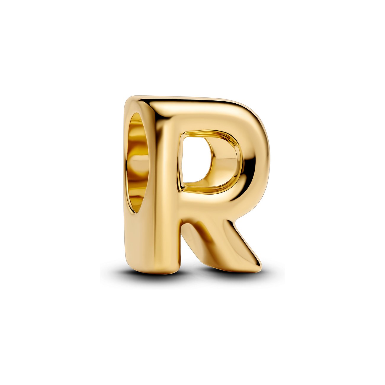 Ein glänzender, goldfarbener Pandora Metall-Buchstaben-Anhänger in Form des Großbuchstabens „R“.