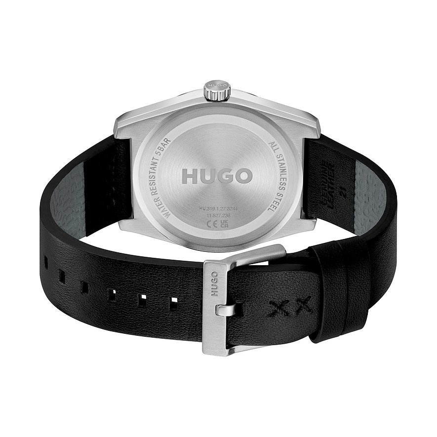 Rückseite einer Hugo Herrenuhr aus Edelstahl mit schwarzem Lederarmband und Dornschließe.