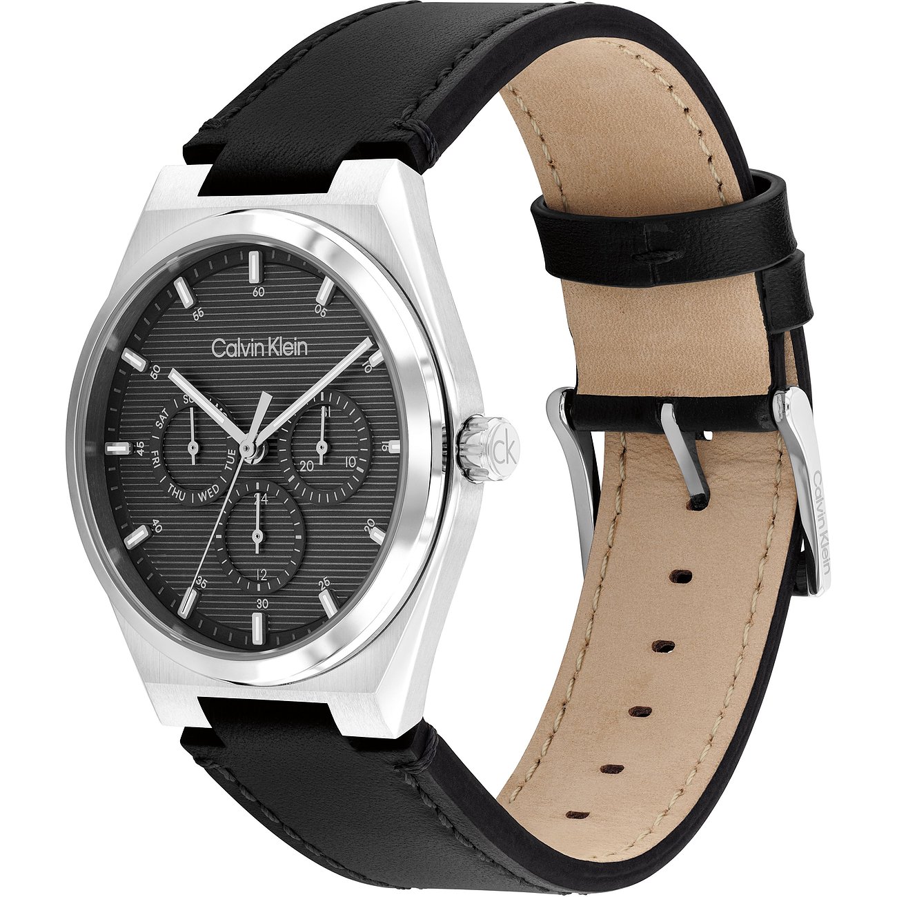 Calvin Klein herenhorloge, RVS, donkere wijzerplaat, drie chronograafdisplays en zwarte leren band.
