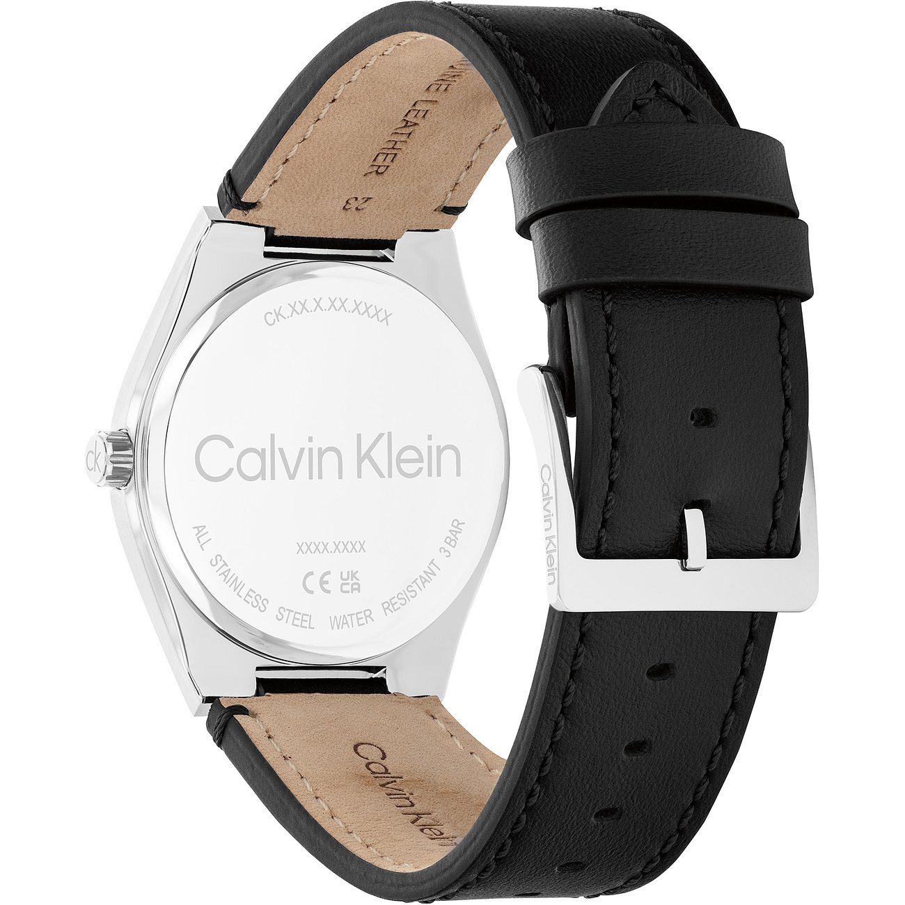 Achterkant van een Calvin Klein herenhorloge van roestvrij staal met een zwarte lederen band en gesp.